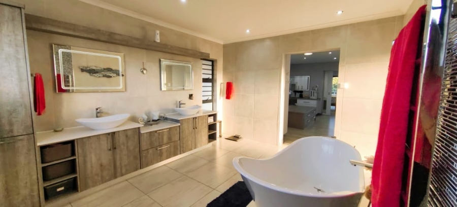 4 Bedroom Property for Sale in Tuscany Ridge North West